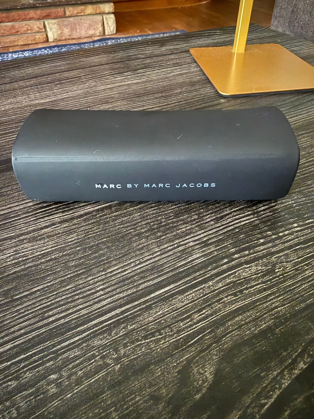 Marc by Marc Jacobs Glasses Case with Logo Cleaning Towel